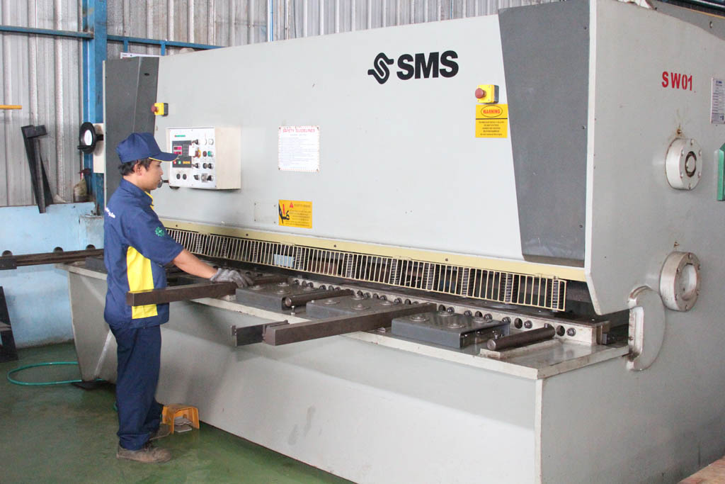 metal plate shearing machine